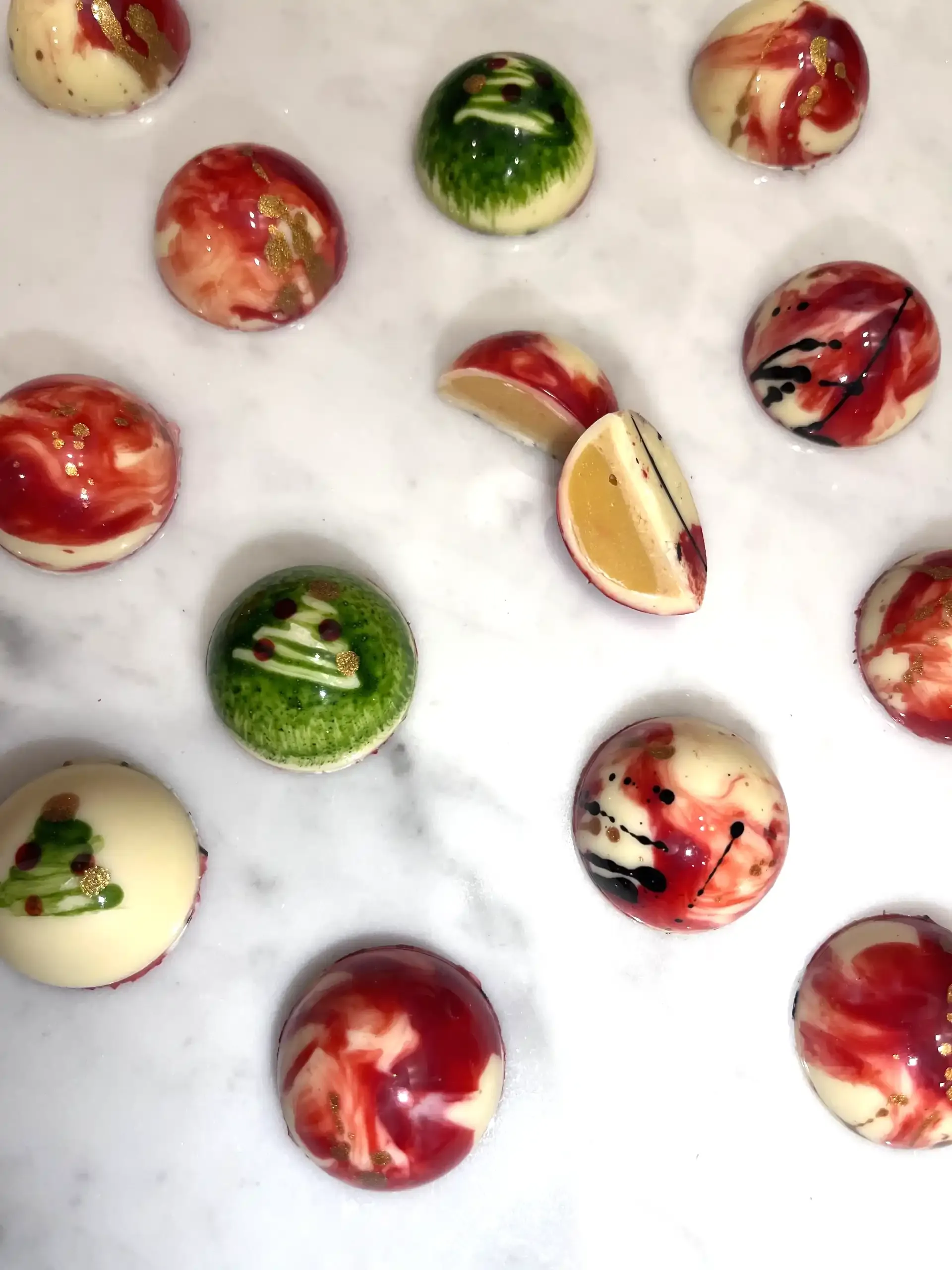Cara Passion bonbon with colorful white chocolate shell